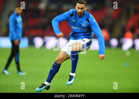 Evertons Cenk Tosun erwärmt sich während des Premier League-Spiels zwischen Tottenham Hotspur und Everton im Wembley Stadium, London England am 13. Januar 2018 (Foto: Kieran Galvin/NurPhoto) Stockfoto