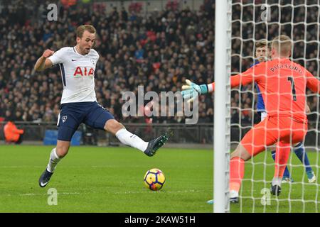 Harry Kane von Tottenham Hotspur punktet während des Premier League-Spiels von Tottenham Hotspur gegen Everton im Wembley Stadium, London, England am 13. Januar 2018 (Foto: Kieran Galvin/NurPhoto) Stockfoto