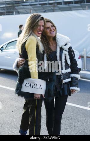 Anna dello Russo wird außerhalb von DAKS während der Milan Men's Fashion Week Herbst/Winter 2018/19 am 14. Januar 2018 in Mailand, Italien, gesehen. (Foto von Nataliya Petrova/NurPhoto) Stockfoto