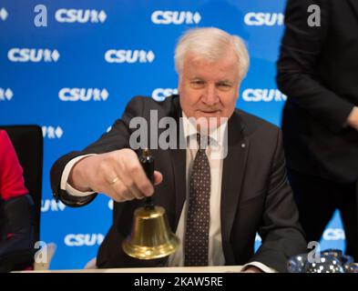 Ministerpräsident des Landes Bayern und Vorsitzender der Christlich-Sozialen Union (CSU), Horst Seehofer, eröffnet am 15. Januar 2018 eine Vorstandssitzung am Parteihauptsitz in München. (Foto von Alexander Pohl/NurPhoto) Stockfoto