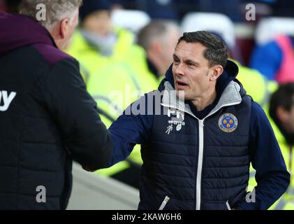 Shrewsbury Town Manager Paul Hurst während des FA Cup 3. Rundenantwortmatches zwischen West Ham United und Shrewsbury Town am 16. Januar 2018 im London Stadium, Queen Elizabeth II Olympic Park in London, Großbritannien. (Foto: Kieran Galvin/NurPhoto) Stockfoto