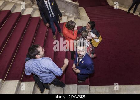 Der neue Präsident des Parlaments von Katalonien, Roger Torrent, in der Mitte, während der Verfassung des Parlaments von Katalonien. (Foto von Celestino Arce/NurPhoto) Stockfoto