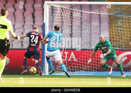 Der Spieler des FC Bologna Rodrigo Palacio schießt am 28. Januar 2018 in Neapel, Italien, im Stadio San Paolo das Tor 0-1 in der Serie Ein Spiel zwischen SSC Napoli und dem FC Bologna. (Foto von Paolo Manzo/NurPhoto) Stockfoto