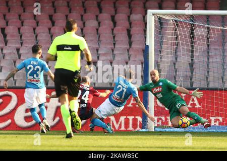 Der Spieler des FC Bologna Rodrigo Palacio schießt am 28. Januar 2018 in Neapel, Italien, im Stadio San Paolo das Tor 0-1 in der Serie Ein Spiel zwischen SSC Napoli und dem FC Bologna. (Foto von Paolo Manzo/NurPhoto) Stockfoto