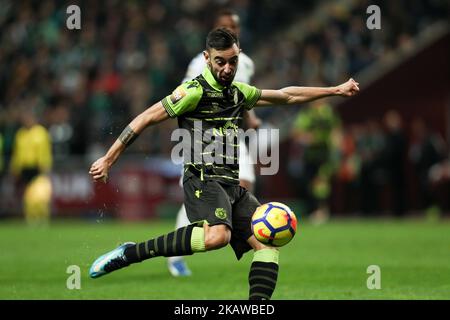 Der portugiesische Mittelfeldspieler Bruno Fernandes von Sporting war am 27. Januar 2018 im Municipal de Braga Stadium in Braga beim Finale des portugiesischen League Cup 2017/18, einem Spiel zwischen Vitoria FC und Sporting CP, in Aktion. (Foto von Paulo Oliveira / DPI / NurPhoto) Stockfoto