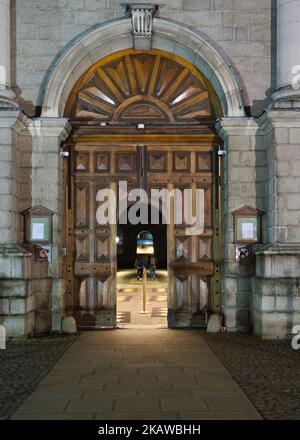 Eine Tür zum Trinity College in Dublin Stockfoto