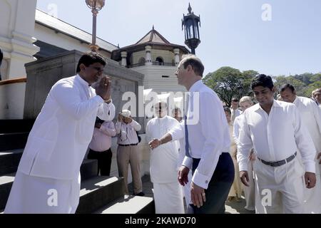 Prinz Edward, der britische Graf von Wessex, kommt am 1. Februar 2018 am Heiligen Tempel der Zahnreliquie in Kandy im zentralen Teil Sri Lankas an. (Foto von Tharaka Basnayaka/NurPhoto) Stockfoto