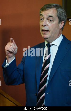 Nigel Farage, ein britischer Politiker und ehemaliger Vorsitzender der UK Independence Party, nimmt an einem Quastions and Answers-Treffen mit Studenten der Trinity College Historical Society über die anglo-irischen Beziehungen und die Zukunft Europas Teil. Am Freitag, den 2. Februar 2018, in Dublin, Irland. (Foto von Artur Widak/NurPhoto) Stockfoto