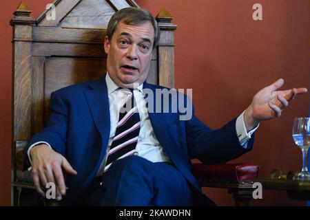 Nigel Farage, ein britischer Politiker und ehemaliger Vorsitzender der UK Independence Party, nimmt an einem Quastions and Answers-Treffen mit Studenten der Trinity College Historical Society über die anglo-irischen Beziehungen und die Zukunft Europas Teil. Am Freitag, den 2. Februar 2018, in Dublin, Irland. (Foto von Artur Widak/NurPhoto) Stockfoto