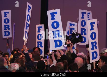 Während Doug Fords „Kundgebung für ein stärkeres Ontario“ in Toronto, Ontario, Kanada, am Samstag, dem 3. Februar 2018, haben Unterstützer Zeichen gehalten, als Doug Ford offiziell seine Kampagne zur Führung der Progressiven Konservativen Partei von Ontario startete. (Foto von Creative Touch Imaging Ltd./NurPhoto) Stockfoto