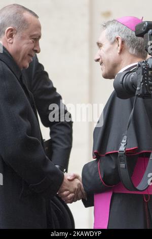 Der türkische Präsident Erdogan kommt am 5. Februar 2018 zu einem Besuch bei Papst Franziskus in der Vatikanstadt im Vatikan an. (Foto von Massimo Valicchia/NurPhoto) Stockfoto