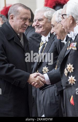 Der türkische Präsident Erdogan kommt am 5. Februar 2018 zu einem Besuch bei Papst Franziskus in der Vatikanstadt im Vatikan an. (Foto von Massimo Valicchia/NurPhoto) Stockfoto