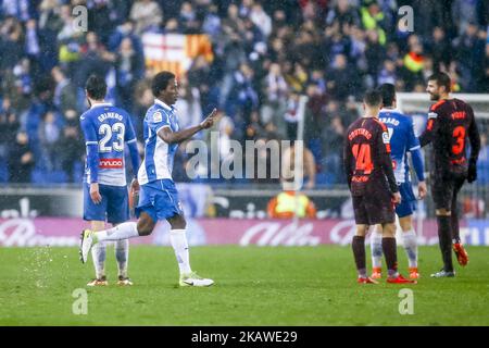 Carlos 'La Roca' Sanchez während des Spiels zwischen RCD Espanyol und FC Barcelona für die 22. Runde der Liga Santander spielte am 4. Februar 2018 im Cornella-El Prat-Stadion in Barcelona, Spanien. -- (Foto von Urbanandsport/NurPhoto) Stockfoto