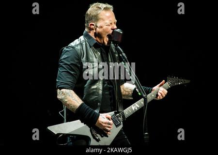 James Hetfield von der amerikanischen Heavy Metal Band Metallica tritt am 10. Februar 2018 live im Pala Alpitour in Turin auf. (Foto von Roberto Finizio/NurPhoto) Stockfoto