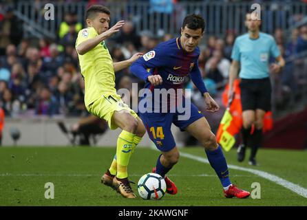 Francisco Portillo und Philippe Coutinho spielten während des Spiels zwischen FC Barcelona und Getafe CF für die 23. Runde der Liga Santander am 11.. Februar 2018 im Camp Nou Stadium in Barcelona, Spanien. -- (Foto von Urbanandsport/NurPhoto) Stockfoto