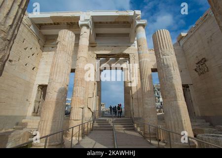 Der alte Hügel der Akropolis, einschließlich des weltweit bekannten Parthenon und der Überreste vieler antiker Gebäude von großer architektonischer und historischer Bedeutung wie dem Erechtheion, Propylaia, dem Tempel der Athene Nike und mehr. Die Akropolis zerbrach während der osmanischen Besatzung schwere Schäden. Es ist heute UNESCO-Weltkulturerbe seit 1987. (Foto von Nicolas Economou/NurPhoto) Stockfoto