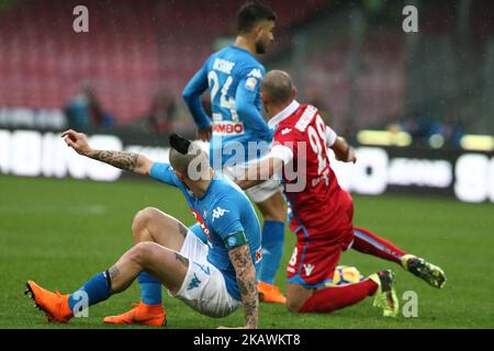 Manuele Lazzari (SPAL) visLorenzo Insigne und Marek Hamsik vom SSC Napoli während der italienischen Serie A Fußball SSC Napoli gegen Spal im Stadion S. Paolo in Neapel am 18. Februar 2018 (Foto von Paolo Manzo/NurPhoto) Stockfoto