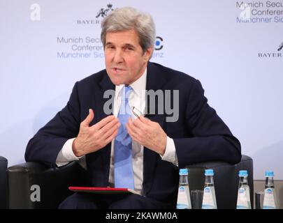 John Kerry spricht. Der türkische Außenminister Mevlüt Cavusoglu, der libanesische Verteidigungsminister Yacoub Aboul-Sarrif, der Generalsekretär der Liga der Arabischen Staaten und der ehemalige Außenminister Ahmed Aboul-Gheit, der ehemalige US-Außenminister John F. Kerry, Der Vorsitzende der informations- und medienkommission des russischen bundesrates Aleksey Pushkov, der Sondergesandte der Vereinten Nationen für Syrien Staffan de Mistura und die internationale Chefkorrespondentin der BBC Lyse Doucet diskutierten über das Thema „Erweiterung des Golfs“. (Foto von Alexander Pohl/NurPhoto) Stockfoto