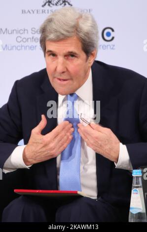 John Kerry spricht. Der türkische Außenminister Mevlüt Cavusoglu, der libanesische Verteidigungsminister Yacoub Aboul-Sarrif, der Generalsekretär der Liga der Arabischen Staaten und der ehemalige Außenminister Ahmed Aboul-Gheit, der ehemalige US-Außenminister John F. Kerry, Der Vorsitzende der informations- und medienkommission des russischen bundesrates Aleksey Pushkov, der Sondergesandte der Vereinten Nationen für Syrien Staffan de Mistura und die internationale Chefkorrespondentin der BBC Lyse Doucet diskutierten über das Thema „Erweiterung des Golfs“. (Foto von Alexander Pohl/NurPhoto) Stockfoto