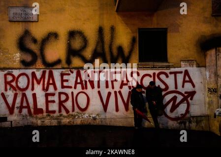 März zum Gedenken an Valerio Verbano in Rom, Italien, am Donnerstag, den 22. Februar 2018. Valerio Verbano war ein italienischer linker Aktivist, der am 22. Februar 1980 unter unsicheren Umständen von drei nicht identifizierten Mördern in seinem Haus ermordet wurde, und zwar in einem, wie man glaubt, politischen Mord. Bis heute ist keine richterliche Wahrheit festgestellt worden. (Foto von Michele Spatari/NurPhoto) Stockfoto