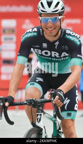 Der polnische Rafal Majka aus Bora - Hansgrohe Team beim Aufwärmen vor der fünften und letzten Etappe der Abu Dhabi Tour 2018, der 199km Abu Dhabi Airports-Etappe von Qasr Al Muwaiji nach Jebel Hafeet. Am Sonntag, den 25. Februar 2018, in Qasr Al Muwaiji, Abu Dhabi, Vereinigte Arabische Emirate. (Foto von Artur Widak/NurPhoto) Stockfoto