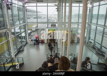 Internationaler Flughafen London Stansted, ein Flughafen mit mehr als 25.000.000 Passagieren im Jahr 2017, der hauptsächlich die Stadt London und den Landkreis Essex bedient. Es ist ein Drehkreuz für Ryanair als Hauptnutzer-Betreiber, easyJet, Jet2.com, Thomas Cook Airlines und TUI Airways. Der Flughafen gehört der Manchester Airports Group. Der Flughafen hat eine wichtige Geschichte, da er 1943 als Flugplatz eröffnet wurde und während des Zweiten Weltkriegs für die RAF genutzt wurde. (Foto von Nicolas Economou/NurPhoto) Stockfoto