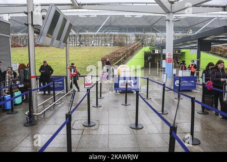 Internationaler Flughafen London Stansted, ein Flughafen mit mehr als 25.000.000 Passagieren im Jahr 2017, der hauptsächlich die Stadt London und den Landkreis Essex bedient. Es ist ein Drehkreuz für Ryanair als Hauptnutzer-Betreiber, easyJet, Jet2.com, Thomas Cook Airlines und TUI Airways. Der Flughafen gehört der Manchester Airports Group. Der Flughafen hat eine wichtige Geschichte, da er 1943 als Flugplatz eröffnet wurde und während des Zweiten Weltkriegs für die RAF genutzt wurde. (Foto von Nicolas Economou/NurPhoto) Stockfoto