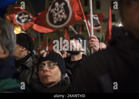 Rechtsextreme Aktivisten der Casapound-Partei halten am Donnerstag, den 1. März 2018, die letzte Wahlkundgebung im Zentrum von Rom, neben dem Pantheon, ab. Am 04. März 2018 finden in Italien Parlamentswahlen statt. (Foto von Christian Minelli/NurPhoto) Stockfoto