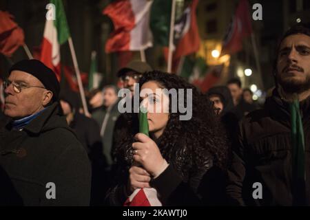 Rechtsextreme Aktivisten der Casapound-Partei halten am Donnerstag, den 1. März 2018, die letzte Wahlkundgebung im Zentrum von Rom, neben dem Pantheon, ab. Am 04. März 2018 finden in Italien Parlamentswahlen statt. (Foto von Christian Minelli/NurPhoto) Stockfoto