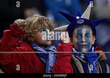 FC Porto Fans während der Premier League 2017/18, Spiel zwischen FC Porto und Sporting CP, im Dragao Stadium in Porto, Portugal am 2. März 2018. (Foto von Paulo Oliveira / DPI / NurPhoto) Stockfoto