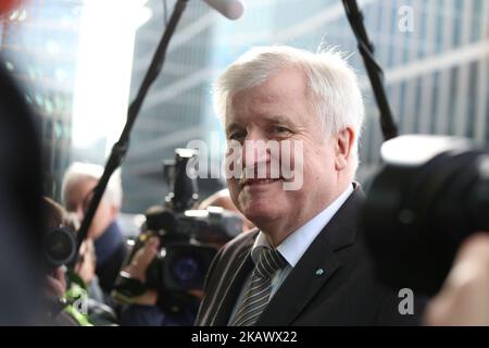 CSU-Vorsitzender Horst Seehofer trifft am 5. März 2018 in München am CSU-Hauptsitz ein. Die Christlich-Soziale Union (CSU) hielt eine Vorstandssitzung ab, in der sie über die neuen Bundesminister entscheiden und wahrscheinlich einen neuen Generalsekretär wählen. (Foto von Alexander Pohl/NurPhoto) Stockfoto