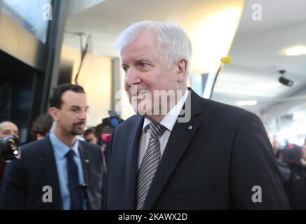 CSU-Vorsitzender Horst Seehofer trifft auf die Vorstandssitzung am 5. März 2018 in München ein. Die Christlich-Soziale Union (CSU) hielt eine Vorstandssitzung ab, in der sie über die neuen Bundesminister entscheiden und wahrscheinlich einen neuen Generalsekretär wählen. (Foto von Alexander Pohl/NurPhoto) Stockfoto