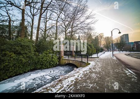 Tagesbilder nach einem starken Schneefall in Eindhoven, Niederlande, am 5. März 2018. Das schneebedeckte Zentrum von Eindhoven in den Niederlanden am 3-5. März 2018. Sturm Emma kollidiert mit dem 'Tier des Ostens. Europa Unwetter mit einigen Todesopfern auf dem gesamten Kontinent. (Foto von Nicolas Economou/NurPhoto) Stockfoto