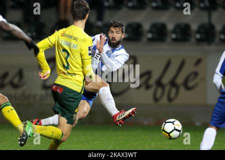 Portos brasilianischer Verteidiger Felion in Aktion während des Spiels der Premier League 2017/18 zwischen Pacos Ferreira und dem FC Porto am 11. März 2018 im Mata Real Stadium in Pacos de Ferreira, Portugal. (Foto von Paulo Oliveira / DPI / NurPhoto) Stockfoto