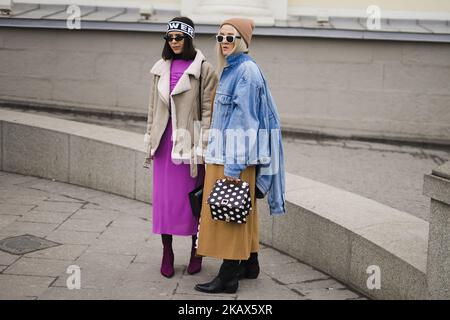 Ein Gast ist während der Mercedes Benz Fashion Week Russia Herbst/Winter 2018/19 Tag vier am 13. März 2018 in Moskau, Russland, auf der Straße zu sehen. (Foto von Nataliya Petrova/NurPhoto) Stockfoto