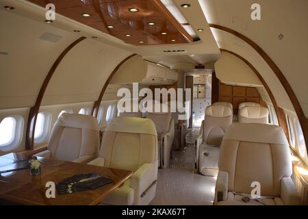 Das komfortable und luxuriöse Interieur des ACJ-Privatjets wird auf der Mebaa Airshow in Dubai gezeigt Stockfoto