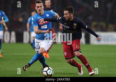 Ervin Zukanovic von Genua CFC und Jose Callejon (SSC Napoli) während der italienischen Serie A Fußball SSC Napoli gegen Genia FCF im Stadion S. Paolo in Neapel am 18. März 2018 (Foto von Paolo Manzo/NurPhoto) Stockfoto