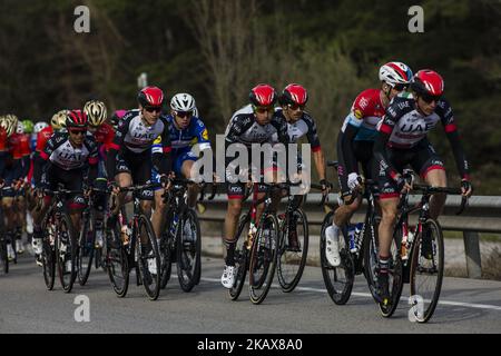 Das Hauptfeld während der 98. Volta Ciclista a Catalunya 2018 / Etappe 1 Calella - Calella von 152,3km während der Tour of Catalunya, 19. März 2018 in Calella, Spanien. (Foto von Xavier Bonilla/NurPhoto) Stockfoto