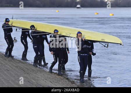 Die Frauen- und Männerteams von Oxford und Cambridge werden am 19. März 2018 während einer Trainingseinheit in der Gegend von Putney, London, Großbritannien, gesehen. Bei den Boat Races wird der Oxford University Rowing Club gegen den Cambridge University Rowing Club antreten, sowohl bei Männern als auch bei Frauen, bis zur Ziellinie in Mortlake im Südwesten Londons. (Foto von Alberto Pezzali/NurPhoto) Stockfoto