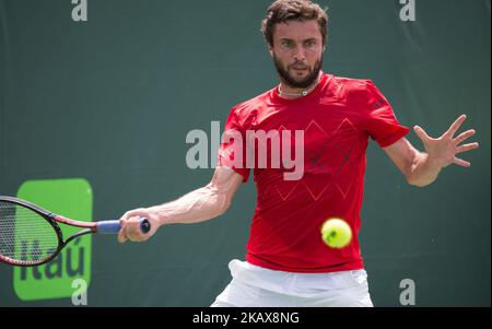 Gilles Simon aus Frankreich in Aktion während seines ersten Runden-Spiels gegen Matthew Ebden aus Australien. Ebden gewann das Spiel 6-3 6-7 7-5, in Miami, am 21. März 2018. (Foto von Manuel Mazzanti/NurPhoto) Stockfoto