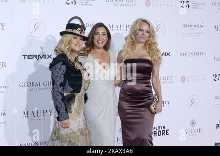 DIE US-Sängerin Anastacia, Maria Bravo und die US-Schauspielerin Pamela Anderson posieren während der Global Gift Charity Gala, die am 22. März 2018 im Thyssen-Bornemisza Museum in Madrid, Spanien, gefeiert wird. (Foto von Oscar Gonzalez/NurPhoto) Stockfoto