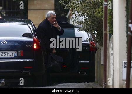 Thierry Herzog, der Anwalt des ehemaligen französischen Präsidenten Nicolas Sarkozy, trifft am 22. März 2018 in Paris in Sarkozys Haus ein; einen Tag nachdem er wegen Korruption wegen der Vorwürfe angeklagt wurde, dass der verstorbene libysche Diktator Moamer Kadhafi seinen Präsidentschaftswahlkampf 2007 finanziert hatte, einer der explosivsten politischen Skandale Frankreichs seit Jahren. (Foto von Mehdi Taamallah/NurPhoto) Stockfoto