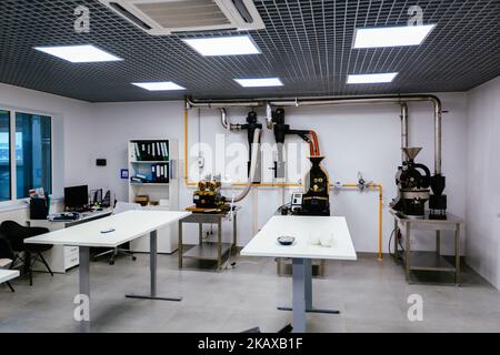 Analytisches Labor für die Qualitätsbewertung von Kaffeebohnen Stockfoto