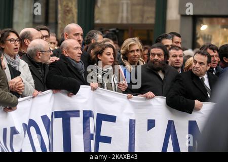 Conseil Representatif des Institutions Juives de France (CRIF) Präsident Francis Kalifat (2. l), französischer Innenminister Gerard Collomb (3. l), Präsident der Region Ile De France Valerie Pecresse (5. l), französisch-jüdischer Schriftsteller Marek Halter (6. l), Präsident des israelitischen Zentralkonsistorium von Frankreich Joel Mergui (8. l) Spaziergang während eines stillen marsches in Paris am 28. März 2018 in Erinnerung an Mireille Knoll, eine 85-jährige Jüdin, die in ihrem Haus bei einem, wie die Polizei glaubt, antisemitischen Angriff ermordet wurde. Die teilweise verbrannte Leiche von Mireille Knoll, die der Massendeportation von Juden aus Paris entkommen war Stockfoto