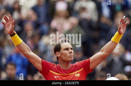 Rafael Nadal aus Spanien feiert den Sieg in seinem Spiel gegen Philipp Kohlschreiber aus Deutschland am ersten Tag des Davis-Cup-Viertelfinals zwischen Spanien und Deutschland am 6. April 2018 in Valencia, Spanien (Foto: David Aliaga/NurPhoto) Stockfoto