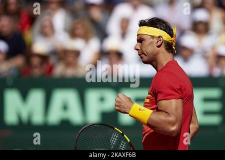 Rafael Nadal aus Spanien feiert einen Punkt in seinem Spiel gegen Alexander Zverev aus Deutschland am dritten Tag des Davis-Cup-Viertelfinalmatches der Weltgruppe zwischen Spanien und Deutschland am 8. April 2018 auf der Plaza de Toros de Valencia in Valencia, Spanien (Foto von David Aliaga/NurPhoto) Stockfoto