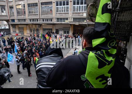 Die Eisenbahngewerkschaften versammelten sich am 09. April 2018 zu einer Genarla-Versammlung und einer schnellen Demonstration im Pariser Gare de Lyon gegen die Reform des Status der Eisenbahnarbeiter. (Foto von Julien Mattia/NurPhoto) Stockfoto