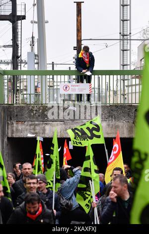 Die Eisenbahngewerkschaften versammelten sich am 09. April 2018 zu einer Genarla-Versammlung und einer schnellen Demonstration im Pariser Gare de Lyon gegen die Reform des Status der Eisenbahnarbeiter. (Foto von Julien Mattia/NurPhoto) Stockfoto