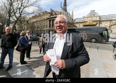 Gerard Filoche ehemaliges Mitglied der Sozialistischen Partei Frankreichs (PS) Gerard Filoche wartet am 11. April 2018 vor dem Gericht in Paris (Foto: Michel Stoupak/NurPhoto) Stockfoto