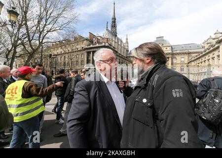 Gerard Filoche ehemaliges Mitglied der Sozialistischen Partei Frankreichs (PS) Gerard Filoche wartet am 11. April 2018 vor dem Gericht in Paris (Foto: Michel Stoupak/NurPhoto) Stockfoto